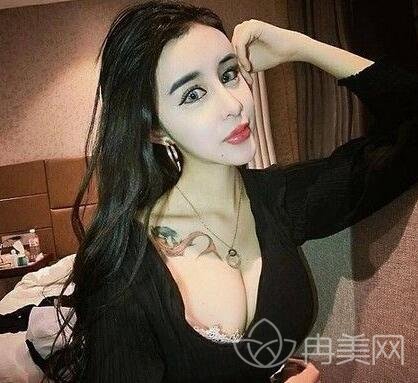 【蛇精女李蒽熙又整容成迪丽热巴啦?网友直呼：又整残了】